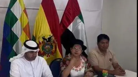 El embajador de Emiratos Árabes Unidos en Perú, Ibrahim Salem Al Alawi, la canciller boliviana Celinda Sosa y el viceministro de Bolivia Juan Carlos Calvimontes. (X)