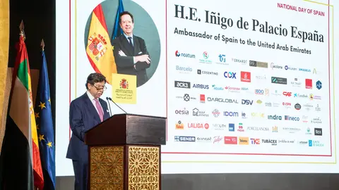 El embajador de España en EAU pronuncia un discurso en Abu Dhabi por el 12 de Octubre 2024. (Cedida)
