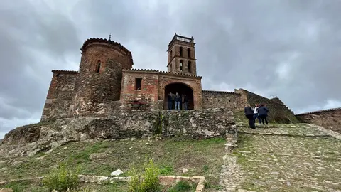 La mezquita de Almonaster es un conjunto histórico y artístico de un valor excepcional, por ser la única mezquita andalusí que se ha conservado casi intacta en España en una zona rural. (EL CORREO)