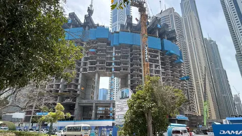 Construcción de un edificio de Damac en Dubai. (EL CORREO)
