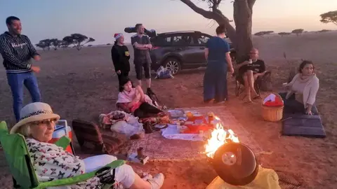 Una tarde de acampada en Ras Al Khaimah. (EL CORREO)