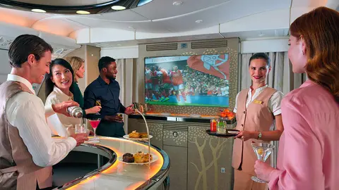 Tripulación de Emirates. (X)