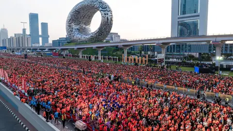 Multitudinaria carrera en Dubai. (WAM)
