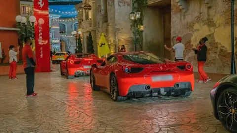 Coches partipantes en el desfile. (X)