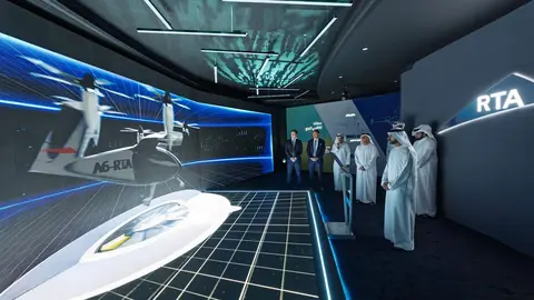 El jeque Hamdan durante la presentación de la construcción de vetipuertos. (RTA)