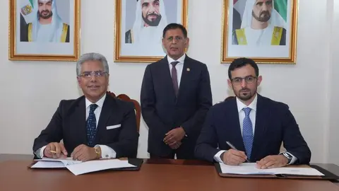 Un momento de la firma de acuerdos entre Dubai Chamber y México. (WAM)