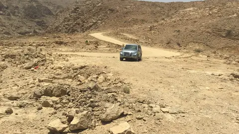 Un coche en un camino de EAU a modo ilustrativo. (EL CORREO)