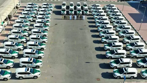 La flota de Land Cruiser de la Policía de Dubai. (X)