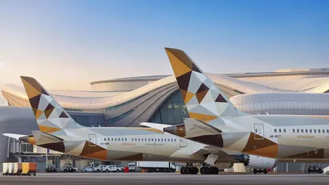 Aviones de Etihad en el Aeropuerto Internacional Zayed de Abu Dhabi. (WAM)