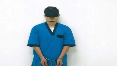 Imagen difundida por Emiratos de uno de los asesinos del rabino israelí. (WAM)