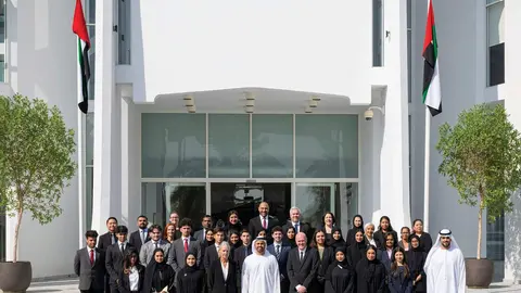Foto de familia de la inauguración de la Academia de Hostelería Abu Dhabi Les roches