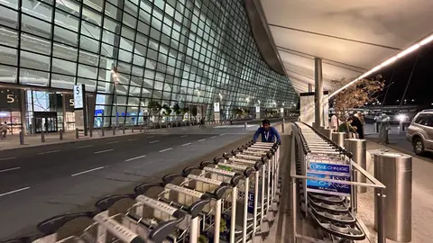Entrada del Aeropuerto Internacional Zayed en Abu Dhabi. (EL CORREO)