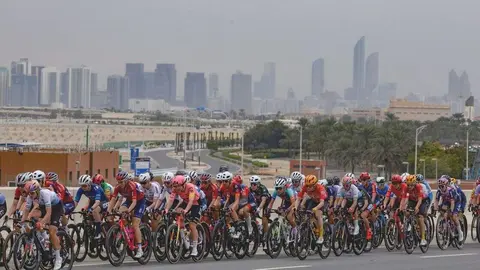 Ciclistas en un evento deportivo en EAU. (WAM)
