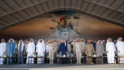 Los asistentes durante el desfile militar en Al Ain. (WAM)