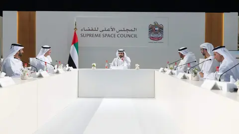 El jeque Hamdan durante la reunión del Consejo Supremo del Espacio. (WAM)