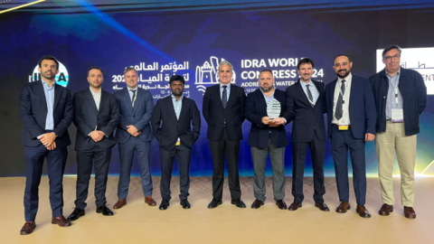 Representantes de la empresa Cox en Abu Dhabi. (X)