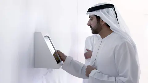 El jeque Hamdan solicita un pedido. (WAM)