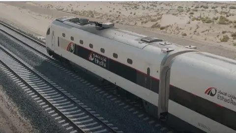 Una captura de pantalla del vídeo difundido. (Etihad Rail)
