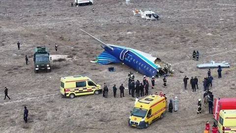 Una imagen de X del avión de Azerbaijan Airlines siniestrado.