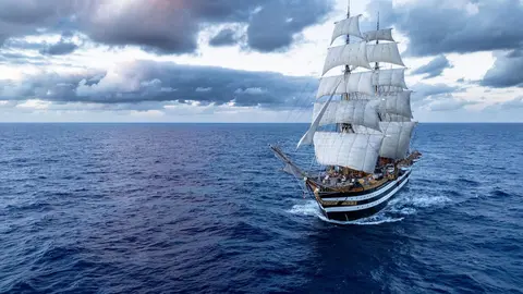 El buque escuela italiano Américo Vespucio. (WAM)