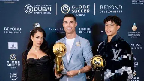 Cristiano Ronaldo y parte de su familia en Dubai. (X)