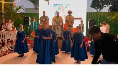 Los tres Reyes Magos de Dubai con sus pajes. (Cedida)