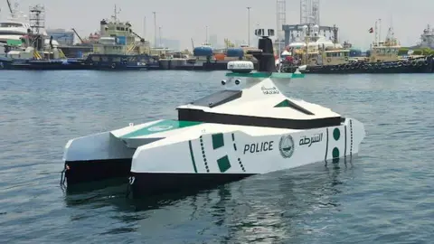 El barco de rescate. (Dubai Police)