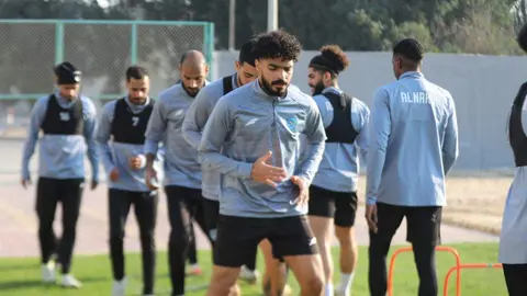 Entrenamiento de futbolistas de un equipo de Arabia Saudita. (@Al_NahdahFC)