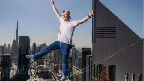 Captura de pantalla del vídeo del equilibrista. (Instagram)