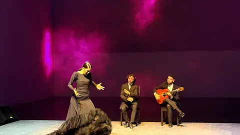 Cristina Aguilera, Miguel el Lavi y David Caro presentando ‘Emuná’. (EL CORREO)