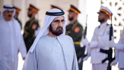 El gobernante de Dubai durante la reunión del Gabinete de este lunes. (X)