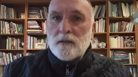 Imagen del vídeo donde José Andrés agradece el premio emiratí a la Fraternidad Humana. (Fuente externo)