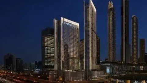 En primer término el hotel Vida Dubai Mall. (X)