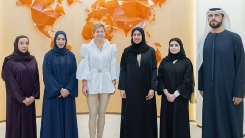 La primera dama de Colombia junto a autoridades emiratíes. (WAM)