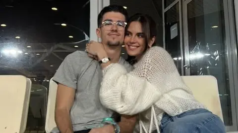 Marius Guardiola junto a su hermana María en Dubai. (Instagram)