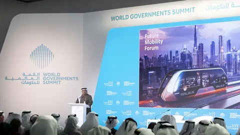 El director general de la Autoridad de Carreteras y Transporte de Dubai durante su intervención. (WAM)