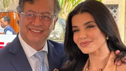 El presidente de Colombia con la presentadora de TV en Dubai. (EL CORREO)