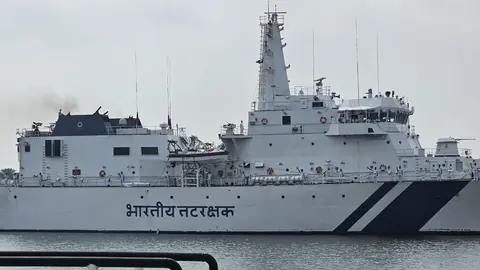 Un buque de guerra indio en Abu Dhabi. (X)