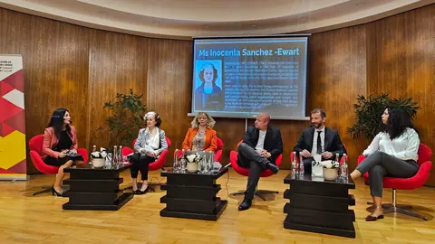 Un momento de una mesa de redonda de la ACIEAU. (Cedida)