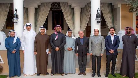 Foto de familia de los líderes árabes. (X)