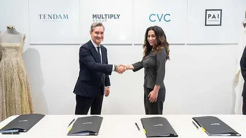 Jaume Miquel, presidente de Tendam, junto a Samia Bouazza, CEO de Multiply. (Fuente externa)