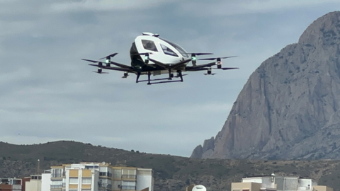Aerotaxi sobrevuela Benidorm. (www.enaire.es)