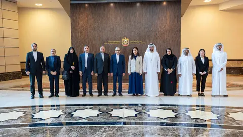 Autoridades de Emiratos Árabes e Irán participantes en las consultas. (WAM)