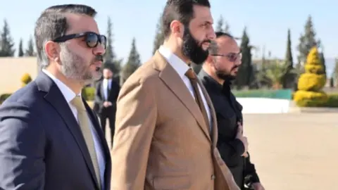 Líderes árabes se dirigen a la Cumbre de El Cairo