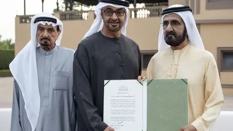 Un momento del reconocimiento del presidente de EAU al gobernante de Dubai. (WAM)