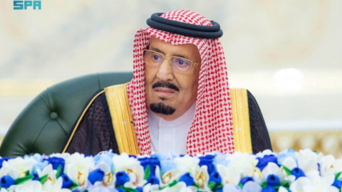 El rey Salman de Arabia Saudita preside la sesión del Gabinete del martes. (SPA)