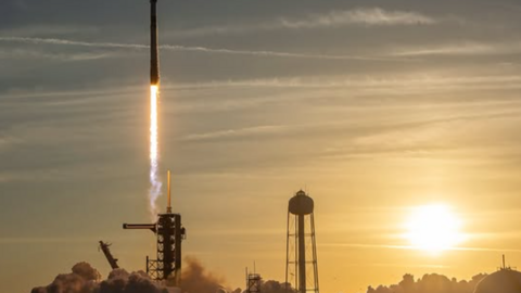 El satélite emiratí despega con éxito en California. (Instagram)
