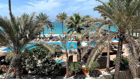 Una playa en Sharjah. (EL CORREO)