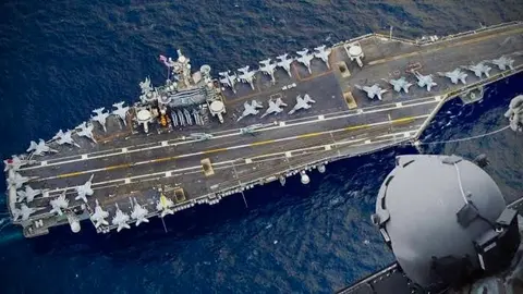 El portaaviones Carl Vinson. (X)