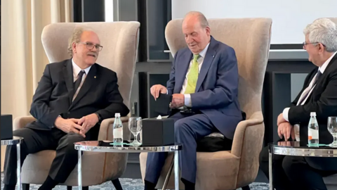 Encuentro entre los académicos y el Rey Juan Carlos I en Abu Dhabi. (raed.academy)